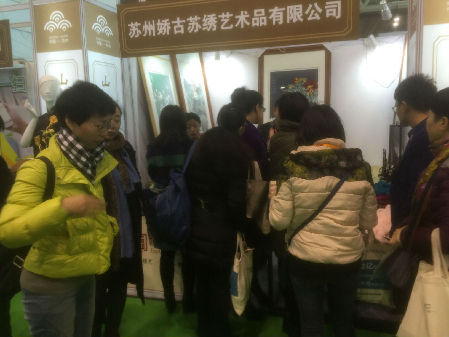 品博會(huì)蘇繡圍巾.jpg
